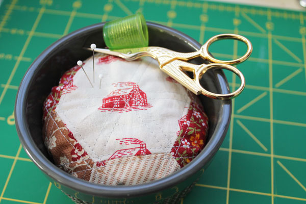 http://alwaysexpectmoore.com/wp-content/uploads/2015/11/finished-pin-cushion-dish.jpg