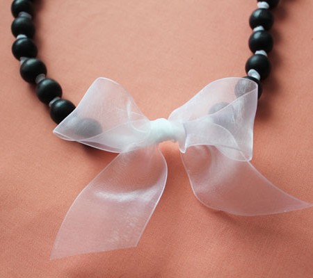 dyed bead pearl necklace