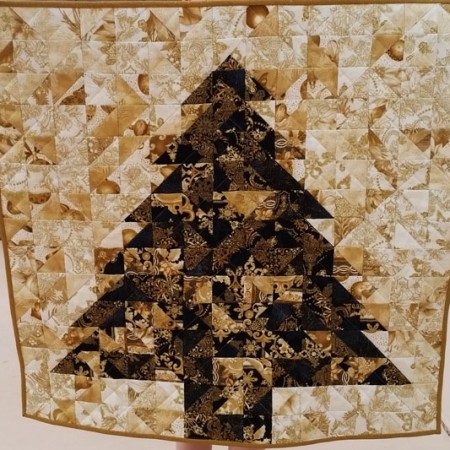 half square triangle christmas tree quilt