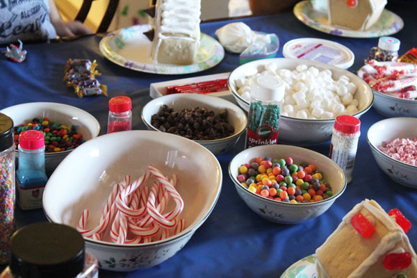 candy-in-bowls