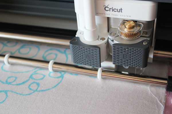 Cricut fabric pen can draw free motion quilting designs